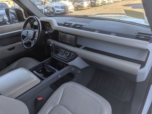 Used 2020 Land Rover Defender 110 HSE image 32
