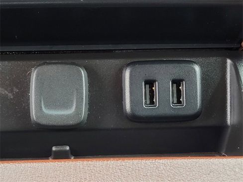 Used 2020 Chevrolet Suburban Premier image 15