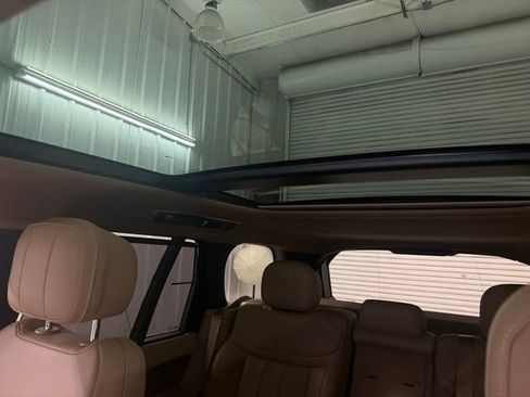 Certified 2025 Land Rover Range Rover SE AWD/4WD image 36