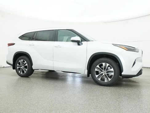 New 2026 Toyota Highlander XLE image 28