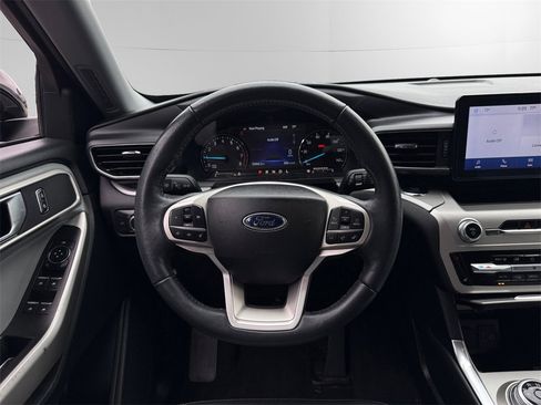 Certified 2022 Ford Explorer XLT w/ Equipment Group 202A image 13
