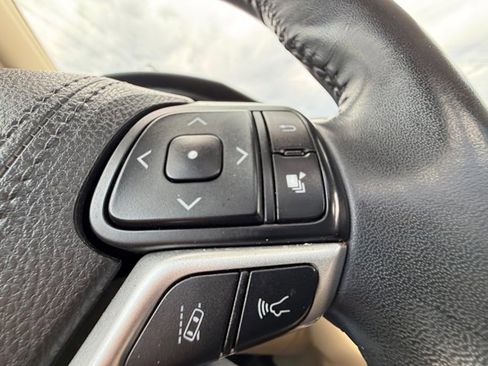 Used 2018 Toyota Highlander XLE AWD/4WD image 17