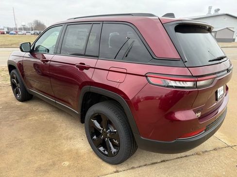 New 2025 Jeep Grand Cherokee Altitude image 3
