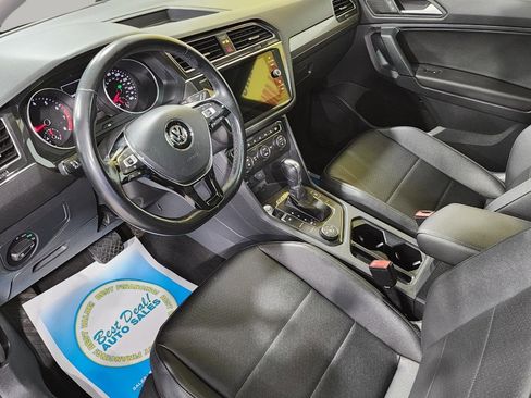 Used 2019 Volkswagen Tiguan SE w/ Panoramic Sunroof Package image 17