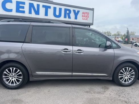 Used 2019 Toyota Sienna XLE w/ XLE Navigation Package FWD image 19