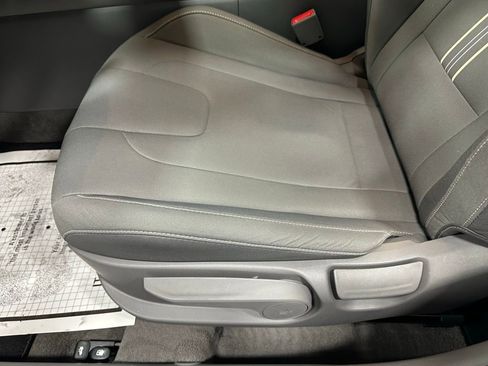 Used 2025 Hyundai Elantra SEL w/ Cargo Package image 13