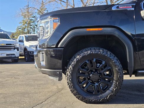 Used 2021 GMC Sierra 2500 Denali w/ Denali Black Diamond Edition image 6
