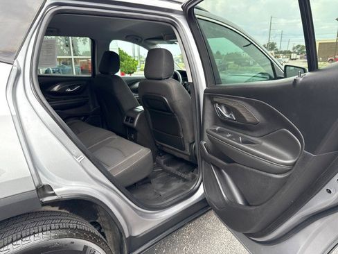 Used 2024 GMC Terrain SLE w/ Driver Convenience Package image 26
