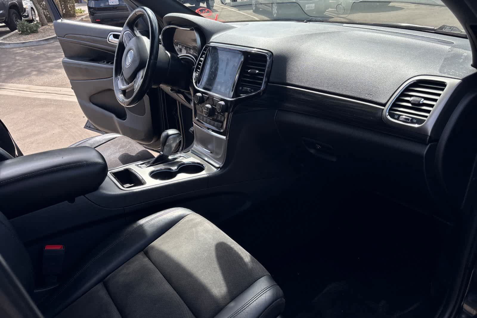 Used 2020 Jeep Grand Cherokee Altitude AWD/4WD image 33
