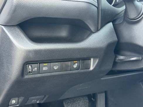 Used 2022 Toyota RAV4 XLE image 15