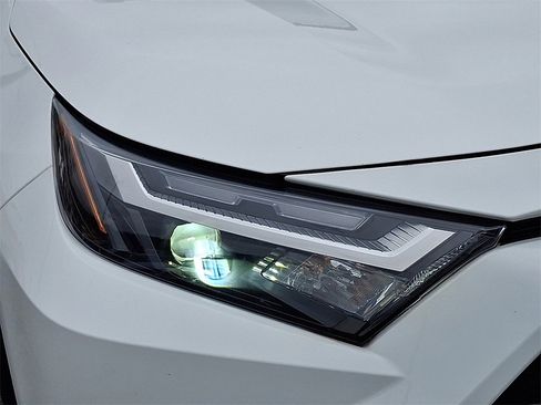 Used 2022 Toyota RAV4 XLE image 10