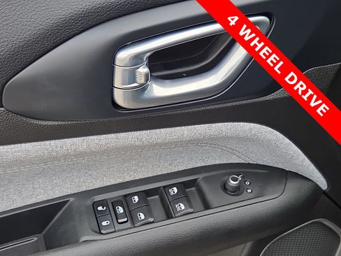 Used 2024 Jeep Compass Latitude AWD/4WD image 13