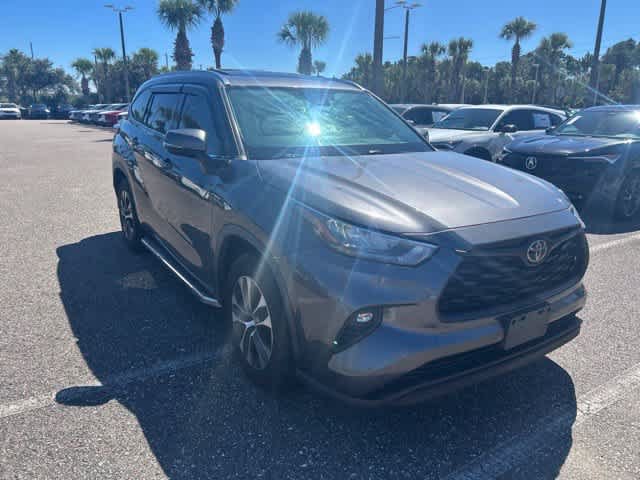 Used 2020 Toyota Highlander XLE FWD image 8