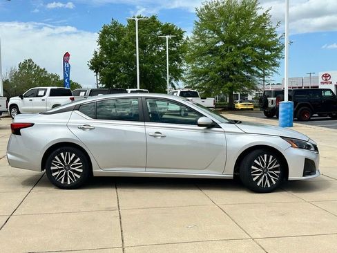 Used 2024 Nissan Altima 2.5 SV image 5