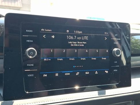 Certified 2025 Volkswagen Taos SE image 23