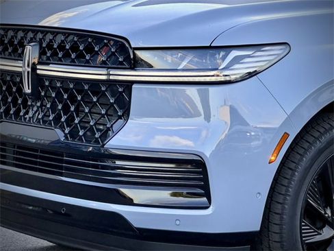 New 2025 Lincoln Navigator Reserve w/ Jet Appearance Package image 2