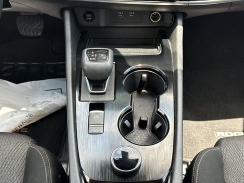 Used 2025 Nissan Rogue SV AWD/4WD image 25