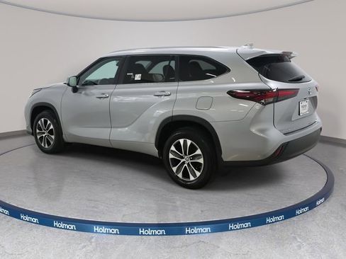 Certified 2024 Toyota Highlander XLE image 7