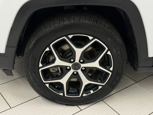 Used 2025 Jeep Compass Limited image 9