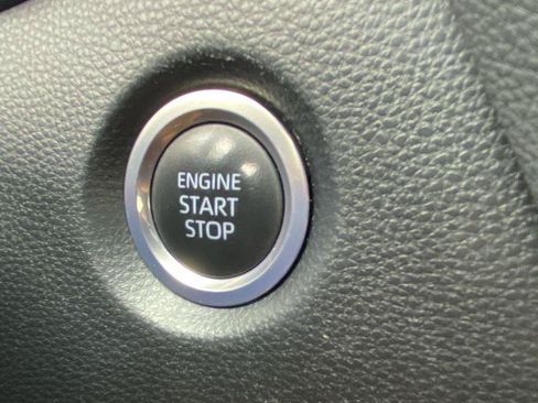 Used 2022 Toyota Corolla SE FWD image 70