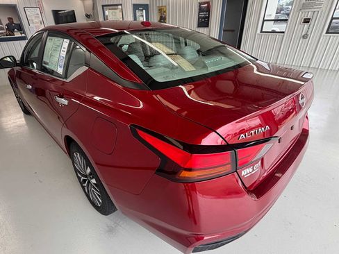Used 2025 Nissan Altima 2.5 SV FWD image 6