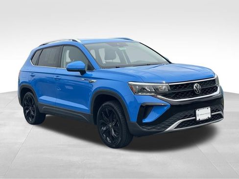 Certified 2023 Volkswagen Taos SE w/ Black Wheel Package FWD image 3