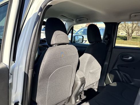 Used 2020 Jeep Renegade Latitude w/ Cold Weather Group image 18