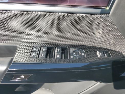 Used 2024 BMW 740i image 23