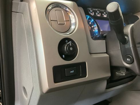 Used 2013 Ford F150 Lariat w/ Lariat Chrome Pkg AWD/4WD image 12