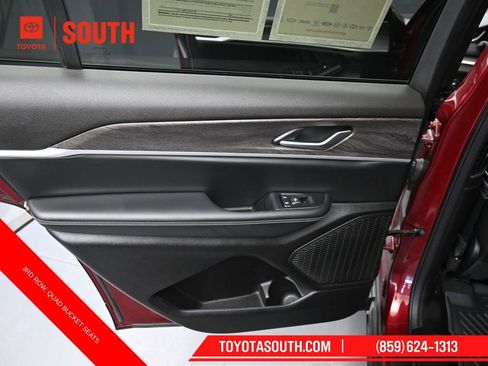 Used 2023 Jeep Grand Cherokee L Limited AWD/4WD image 27