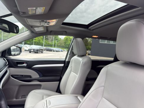 Used 2016 Toyota Highlander XLE AWD/4WD image 26