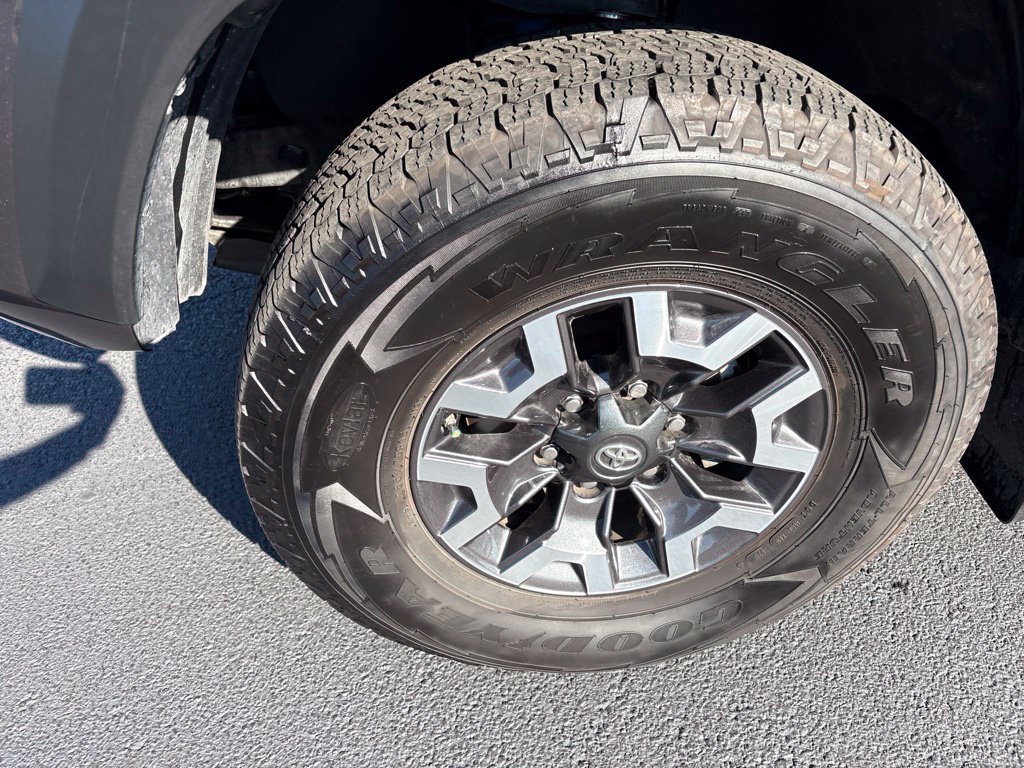 Used 2021 Toyota Tacoma TRD Off-Road w/ TRD Premium Off Road Package AWD/4WD image 9