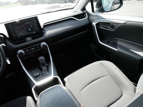 Used 2021 Toyota RAV4 LE w/ Carpet Mat Package (TMS) AWD/4WD image 11
