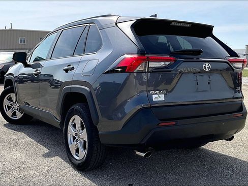 Used 2022 Toyota RAV4 XLE image 5