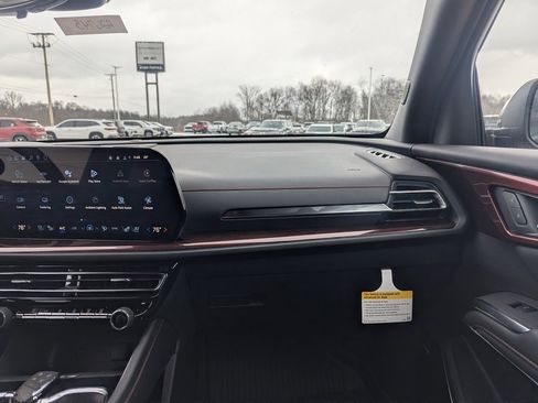 New 2026 Chevrolet Traverse RS w/ LPO, Floor Liner Package image 4