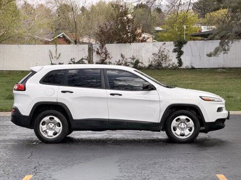 Used 2016 Jeep Cherokee Sport AWD/4WD image 3