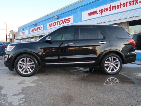 Used 2017 Ford Explorer Limited w/ Equipment Group 301A image 3
