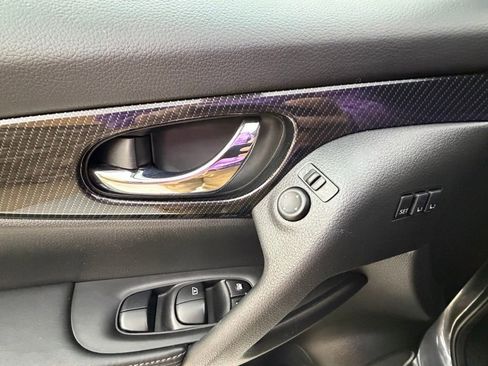 Used 2019 Nissan Rogue SL image 25