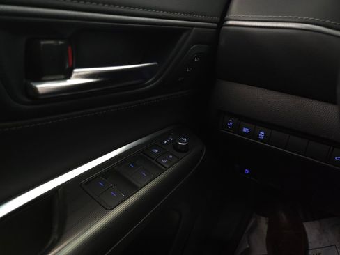 Used 2021 Toyota Venza XLE image 34