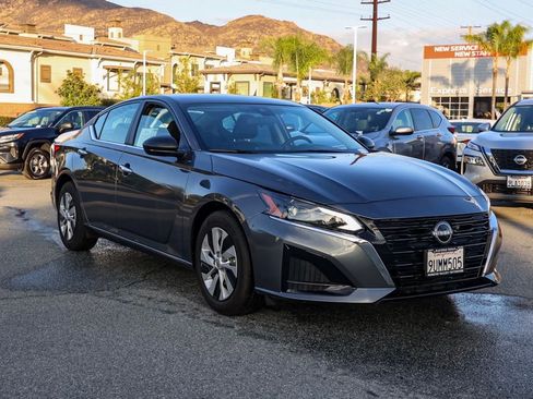 Used 2025 Nissan Altima 2.5 S image 2