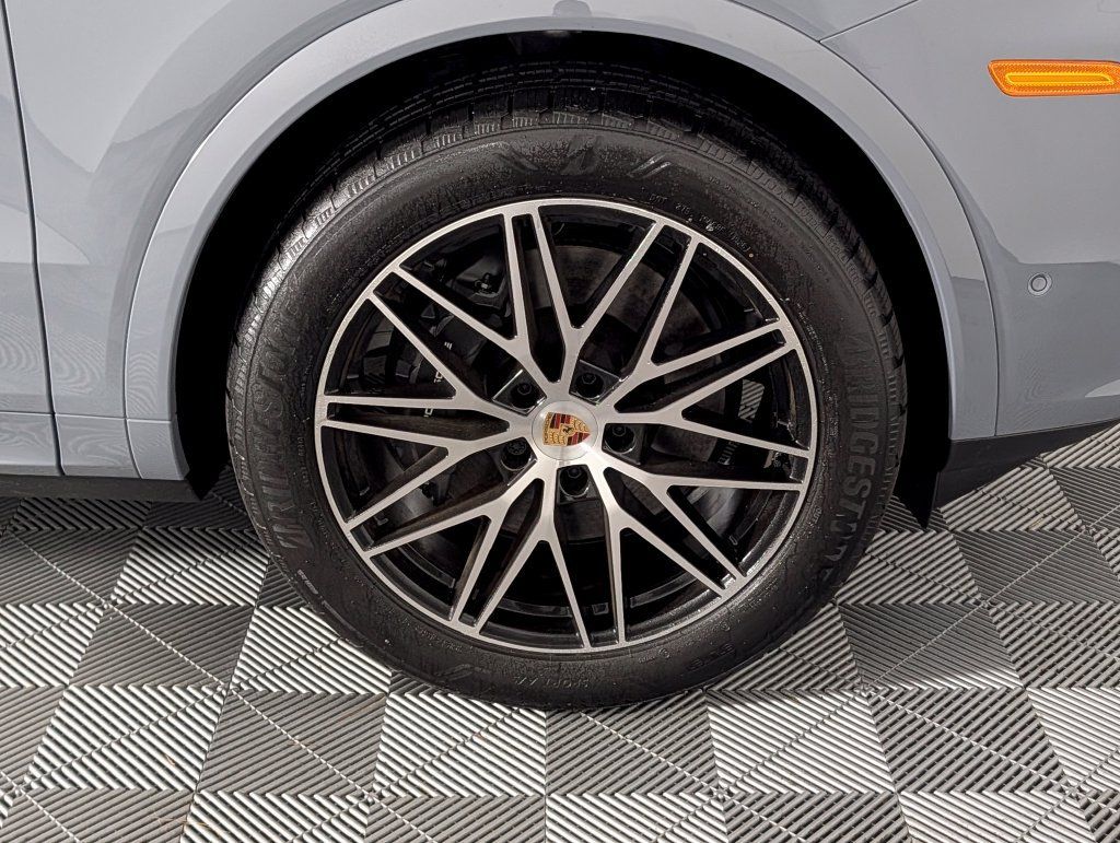 New 2026 Porsche Cayenne Coupe AWD/4WD image 14