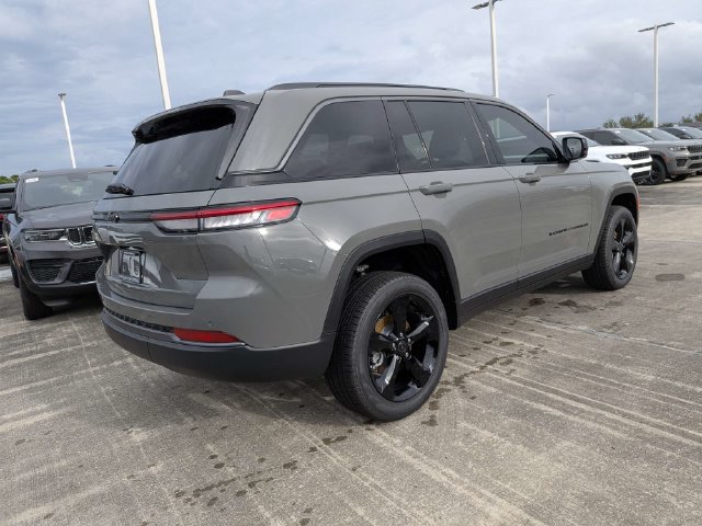 New 2027 Jeep Grand Cherokee Limited w/ Limited Altitude Package RWD image 4