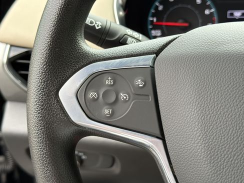 Used 2022 Chevrolet Traverse LS FWD image 25