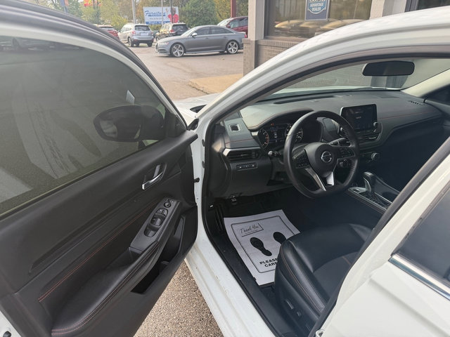Used 2022 Nissan Altima 2.5 SR w/ Midnight Edition Package FWD image 8