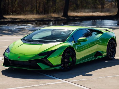 Used 2023 Lamborghini Huracan Tecnica image 2