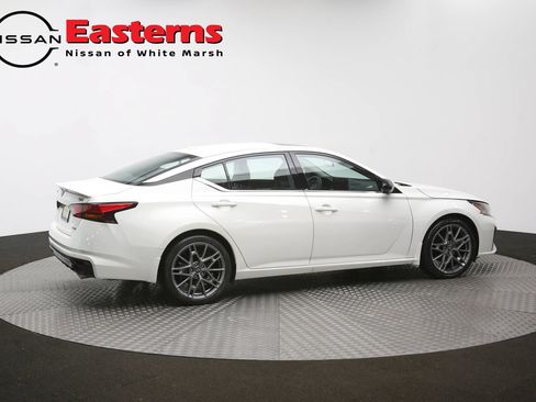 Used 2024 Nissan Altima 2.0 SR FWD image 41