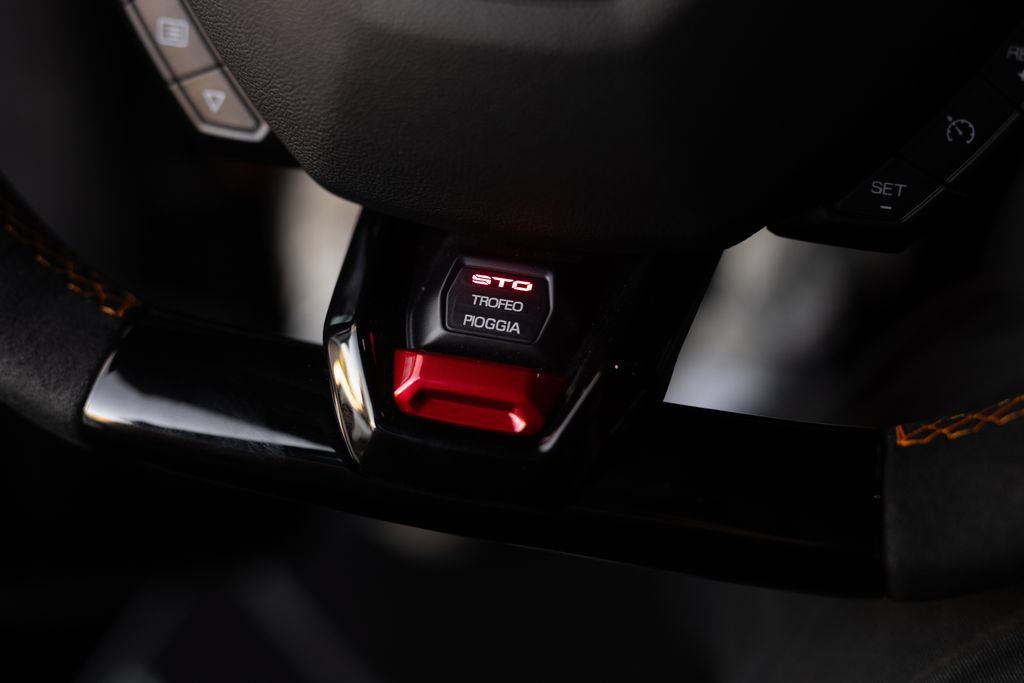 Used 2023 Lamborghini Huracan STO RWD image 50