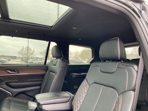 Used 2022 Jeep Grand Cherokee L Summit w/ Luxury Tech Group V image 3