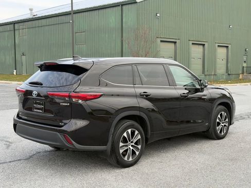 Used 2021 Toyota Highlander XLE image 7