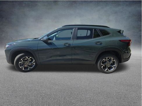 Used 2025 Chevrolet Trax LT FWD image 9